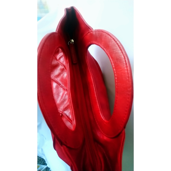 Women's red purse with attachable handle - Picture 3 of 4
